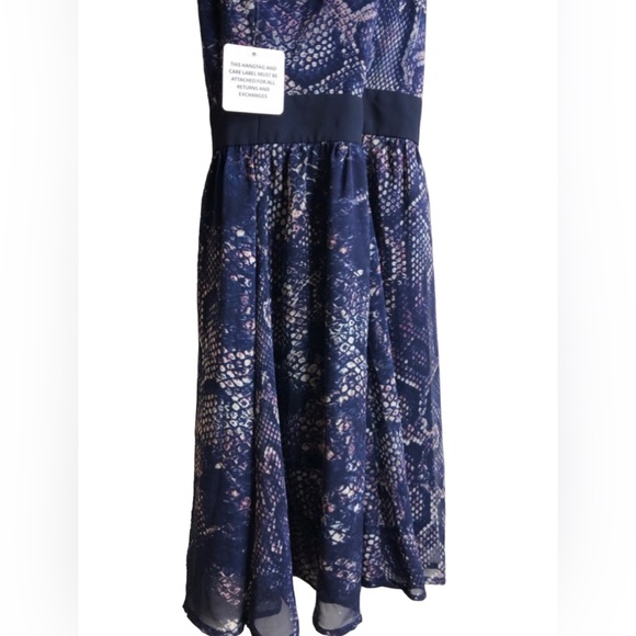 NEW JustFab Purple & Blue Printed Cross Back Mini Dress Size Small - Picture 6 of 9